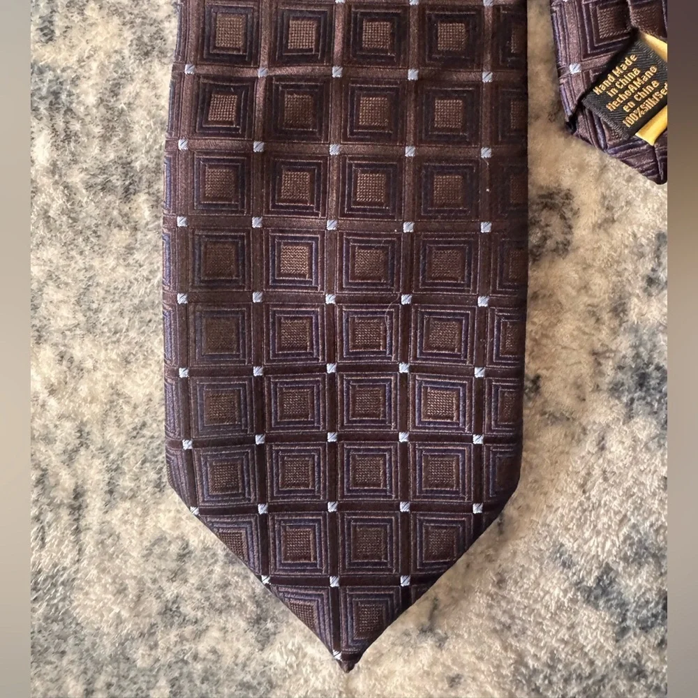 DONALD J. TRUMP SIGNATURE COLLECTION President Luxury Tie 100% Silk